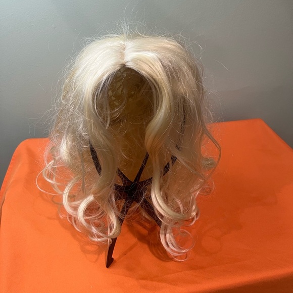 Elegant Blonde Curly Hair Extension - Picture 3 of 9